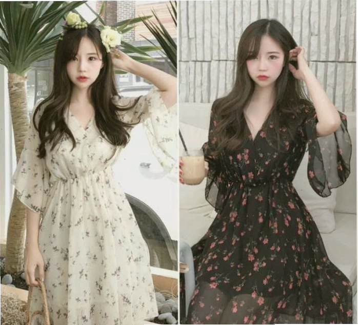 Váy hoa nhí dáng dài chiết eo, có chi tiết cánh rơi ở vai, màu xanh ngọc, họa tiết hoa trắng