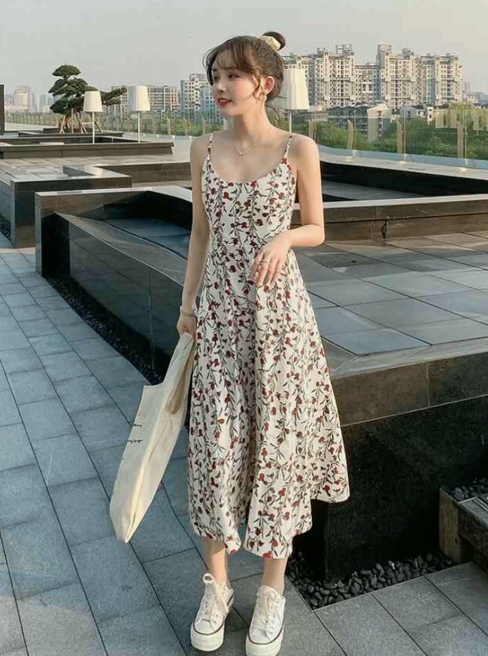 Váy hoa nhí dáng dài hai dây, dáng suông chữ A, màu hồng pastel, họa tiết hoa nhí màu trắng