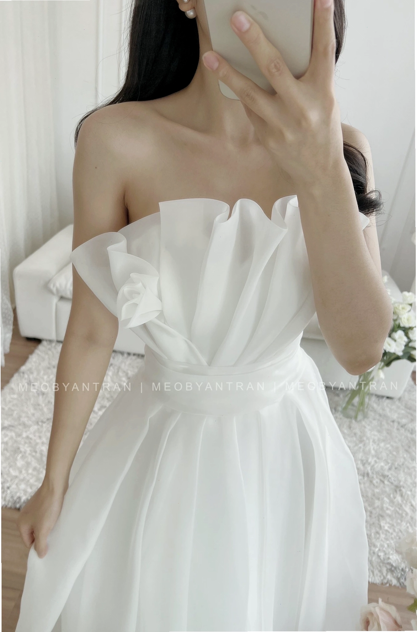 Váy voan maxi hai dây màu xanh baby blue, dáng hai dây bản nhỏ, chất liệu voan mỏng nhẹ, nhấn eo bằng dây rút