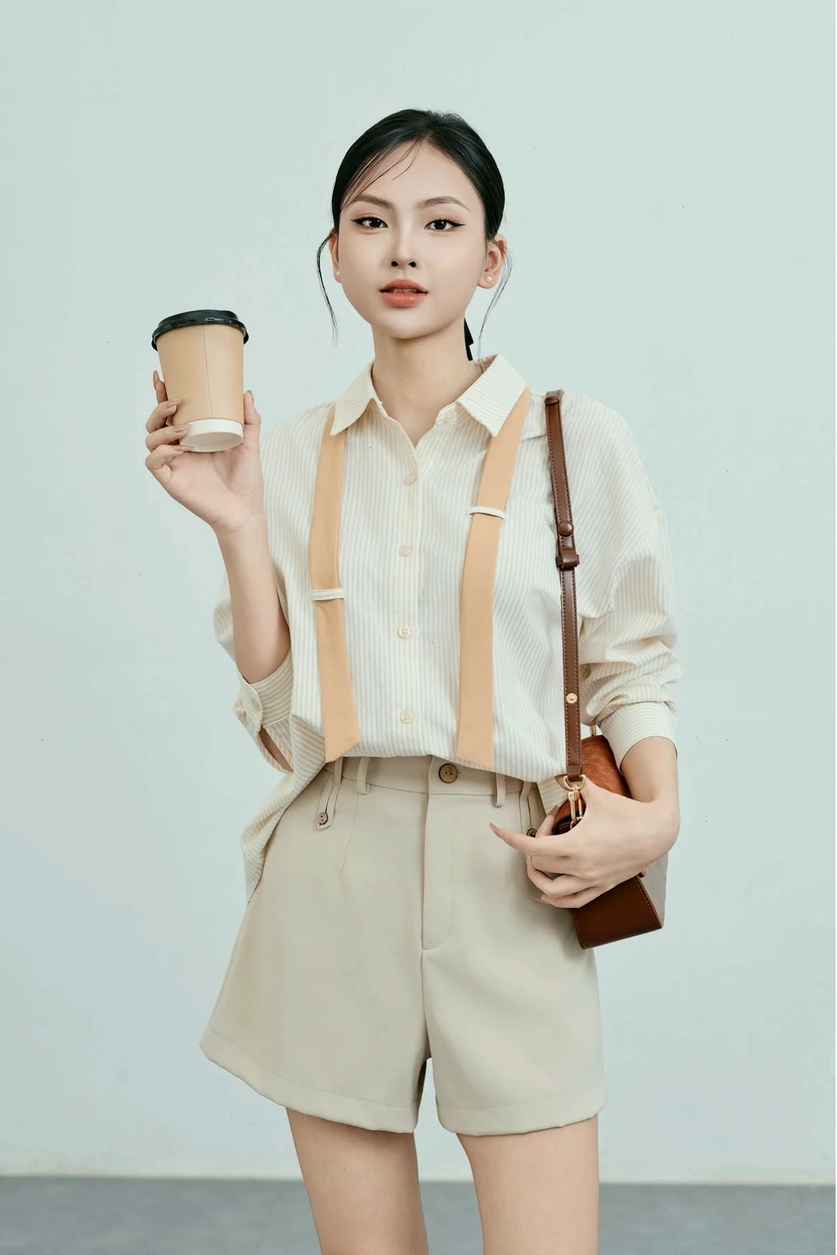Ví dụ phối sơ mi dáng rộng đi chơi, cafe cuối tuần