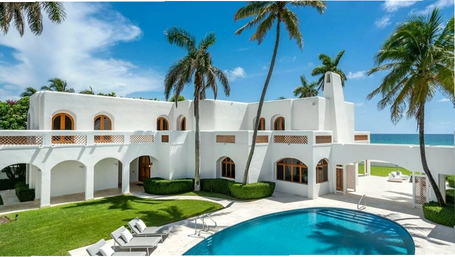 Biệt thự biển phong cách hiện đại với đường nét tối giản