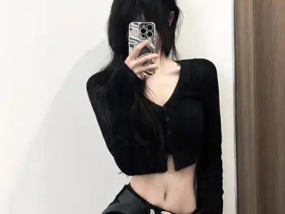 Chiêm ngưỡng 50+ ảnh áo croptop ôm body đẹp khi xuống phố