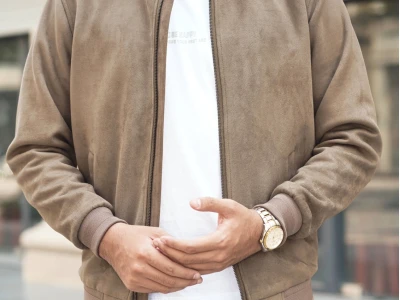 Áo Khoác Bomber Da Lộn: Bí Kíp Phối Đồ Street Style 2026