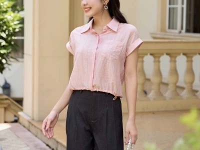 Áo sơ mi croptop: Bí quyết phối đồ dạo phố sành điệu
