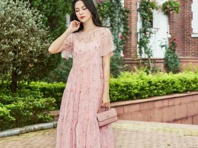 Đầm voan xếp tầng: Điểm nhấn street style 2026