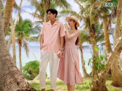 Diện Đồ Đôi Màu Hồng Chất Lừ Cho Cặp Đôi Năng Động