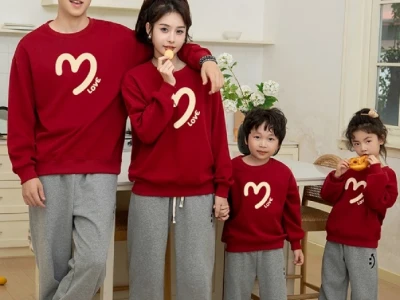 Set Đồ Gia Đình Đẹp: Phong Cách Couple Streetwear 2026