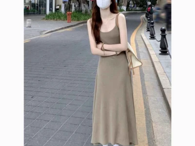 Váy Hai Dây Dáng Dài Mặc Với Áo Gì Chuẩn Street Style 2026